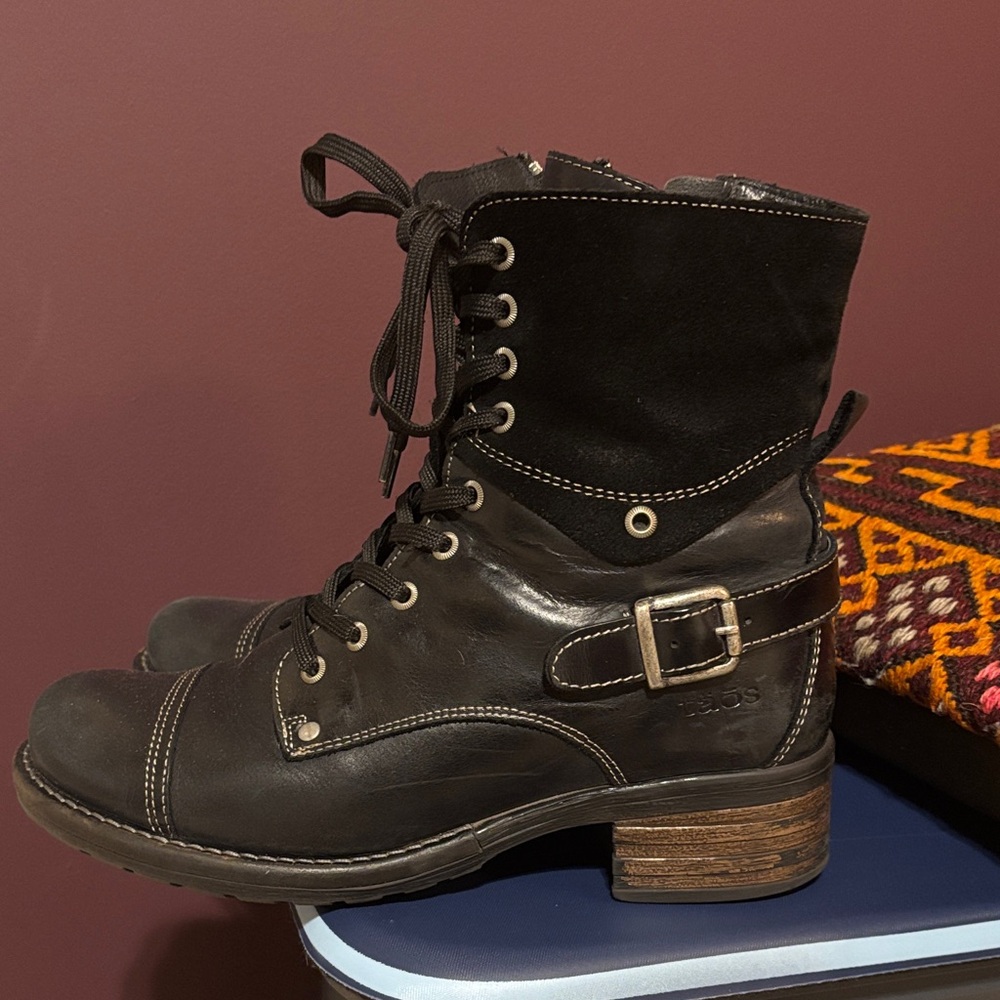 Taos Women's Black Lace-Up Leather Boots with Buckle size 8
